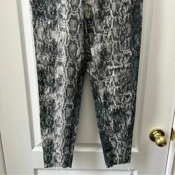 Zara Snakeskin Print Jeans High Waisted Ankle Cropped Raw Hem Grey  Cream Size 2 - Picture 9 of 16